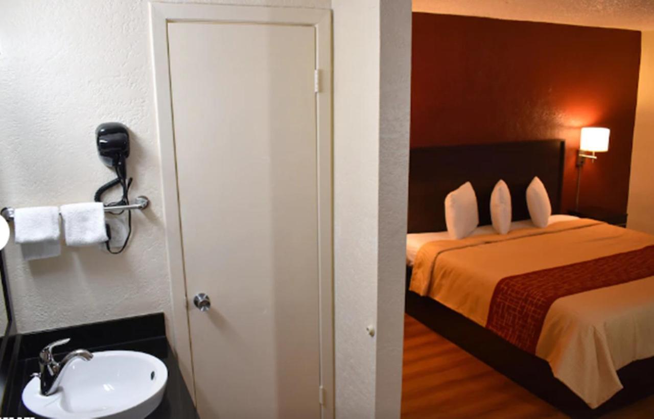 Red Roof Inn San Antonio Northeast - Rittiman Rd Bagian luar foto